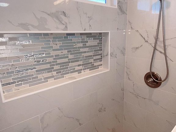 Bath Room: high end finishes.