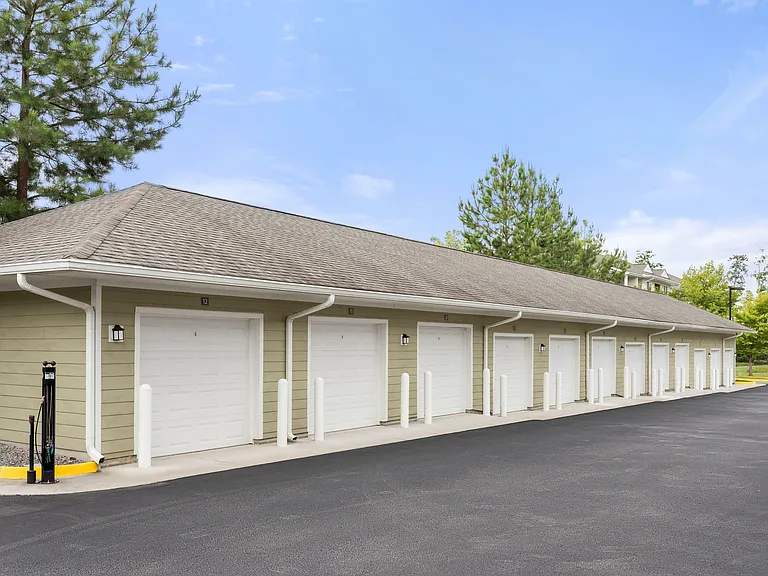Colony at Centerpointe - Garages Available