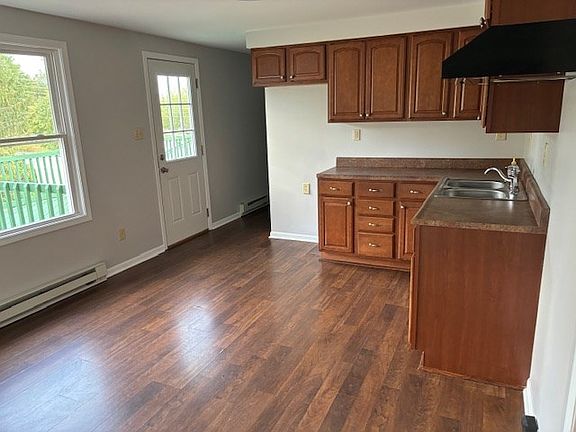 3rd image of 400 East St