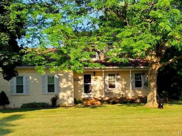 60379 Lamplighter Dr, New Hudson, MI 48165