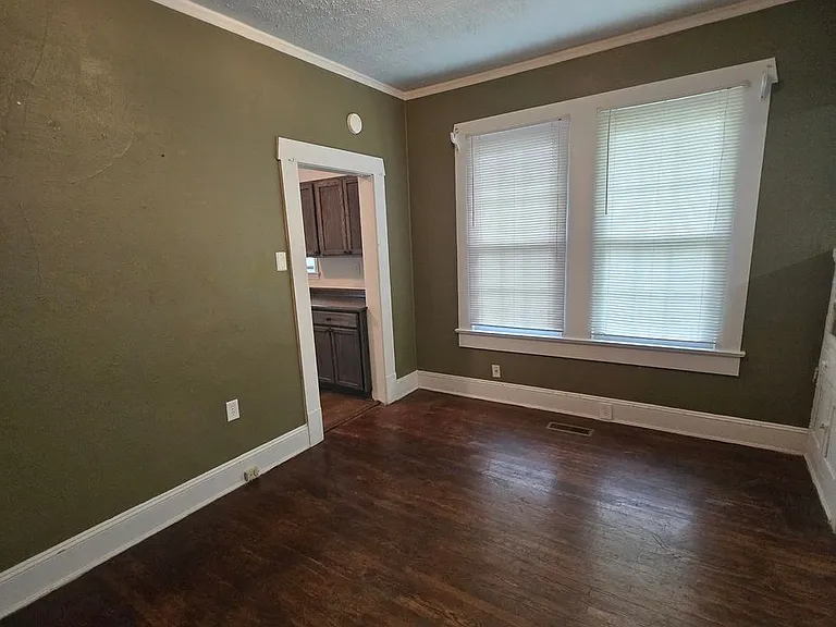 901 Montgomery Ave — Photo 6