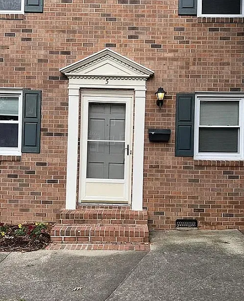 1245 Laskin Rd #5
