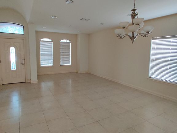 2nd image of 633 E Sandyhills Ave