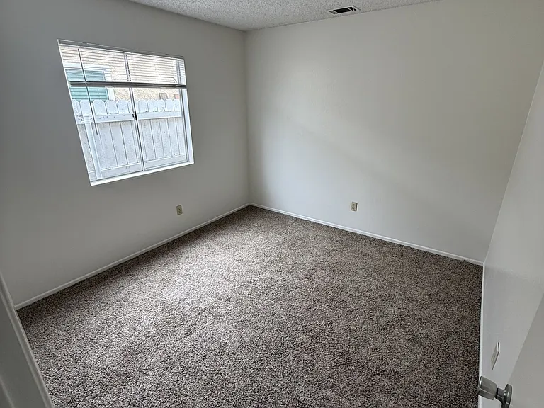 15252 Wallace Ave — Photo 10