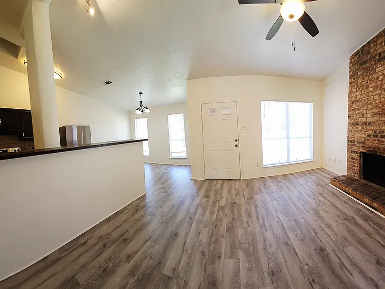 1508 Abilene Dr — Photo 2