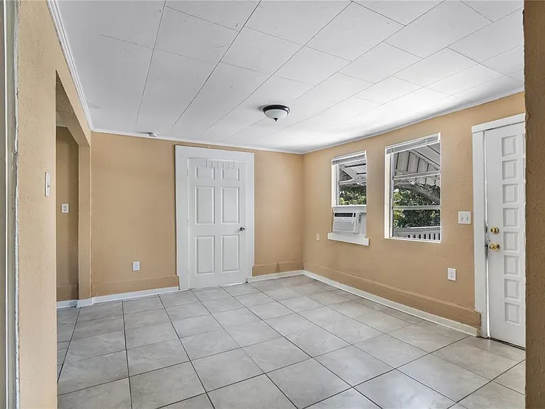 418 E Amelia Ave #C — Photo 5