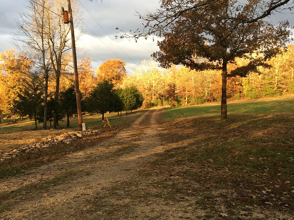 2nd image of 835 Baker Cemetery Rd
