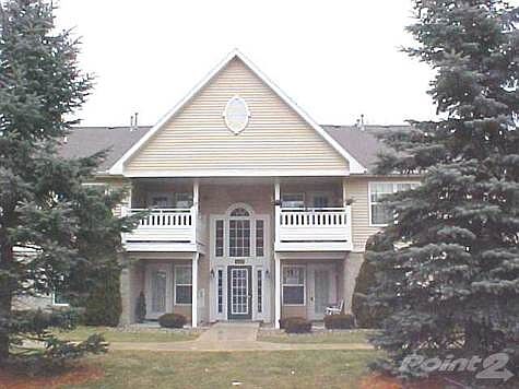 Nice main floor condo in Holt-  15 min to MSU