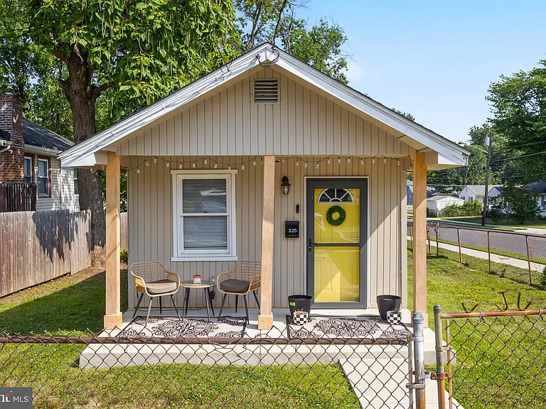 325 W Evergreen Ave — Photo 1