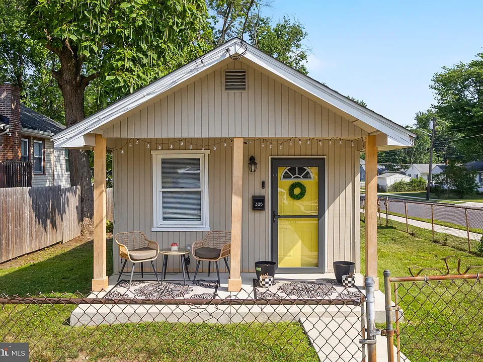 325 W Evergreen Ave