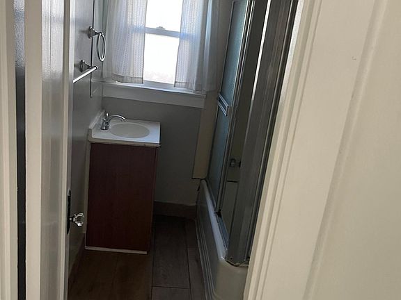 3rd image of 907 N Neptune Ave