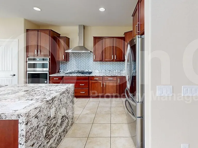 8943 W Marshall Ave — Photo 4