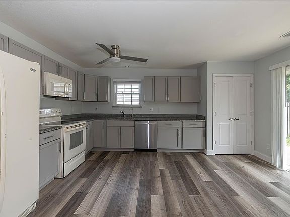 3rd image of 12827 Ramsgate Ct