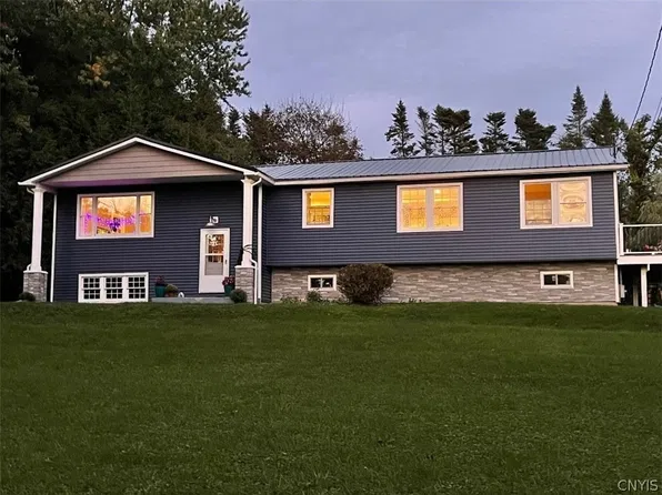 1554 Tracy Dr, Skaneateles, NY 13152