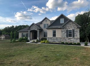 900 Creekview Dr, Waynesville, OH 45068