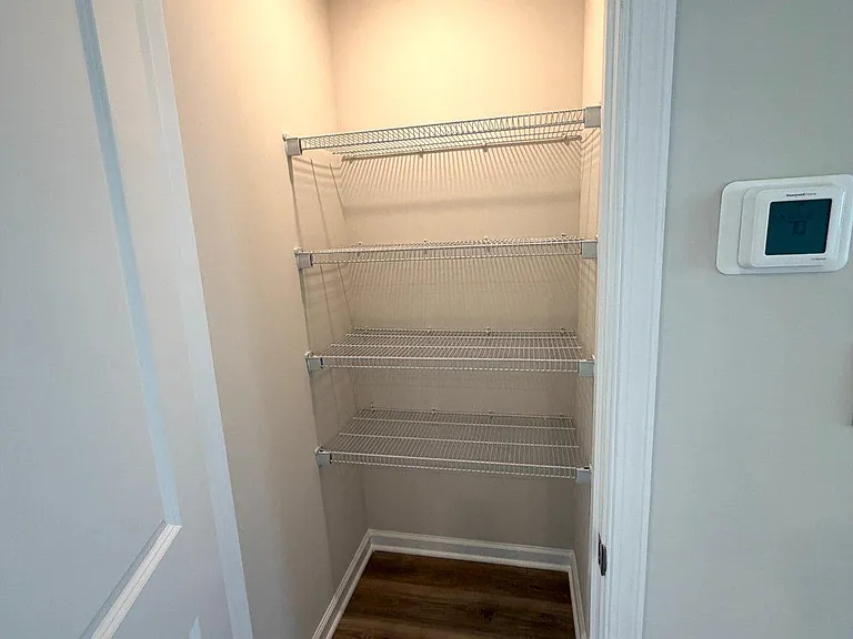 128 Essex Dr — Photo 9