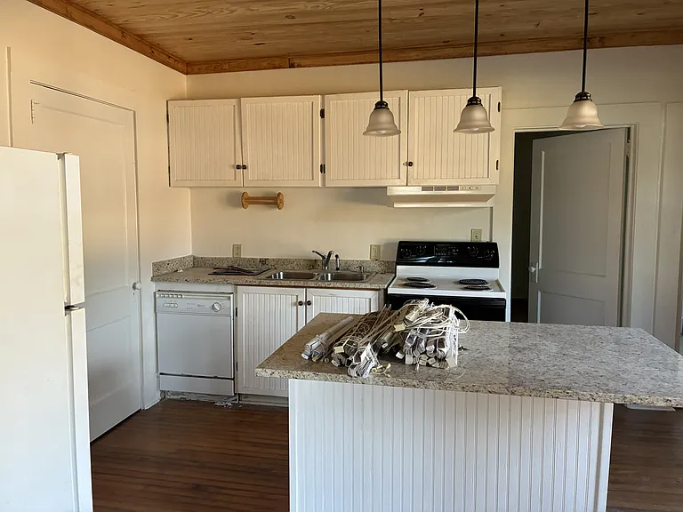 304 Short St SE #B — Photo 7