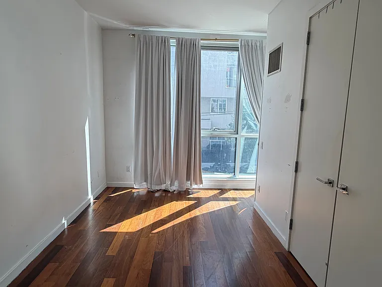 135 N 11th St #2D — Photo 9