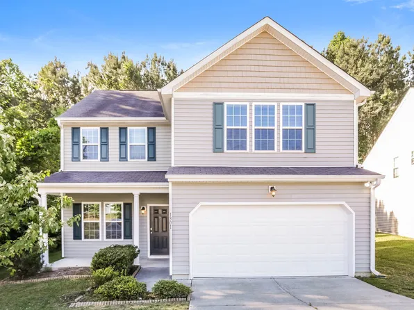 1301 Braemar Highland Dr, Zebulon, NC 27597