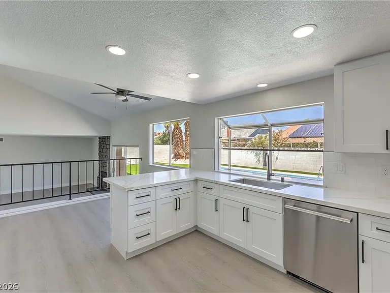 6348 Vicuna Dr — Photo 9