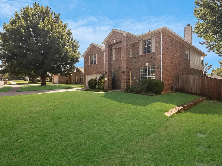 2 Watergrove Ct — Photo 3