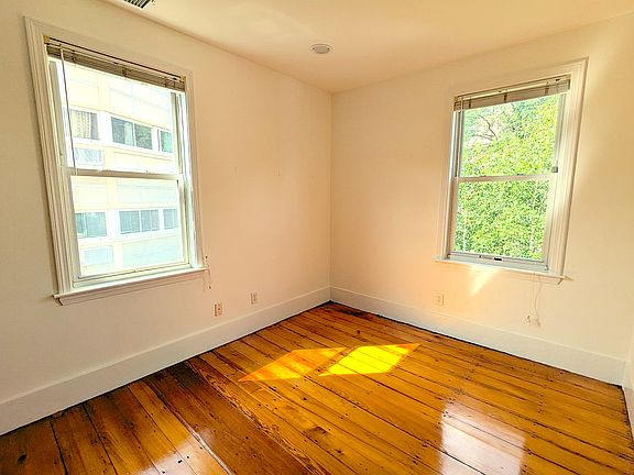 5th image of 340 Franklin St APT 2