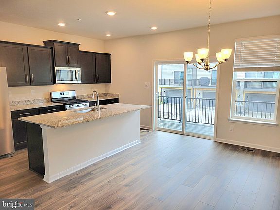 5th image of 424 Herringbone Way