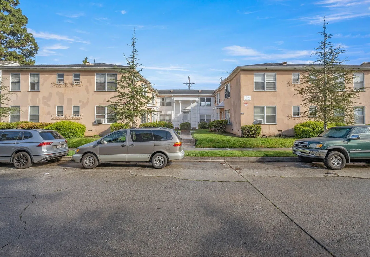 1 bed, 1.0 bath, 700 sqft, $1,656 — Photo 1