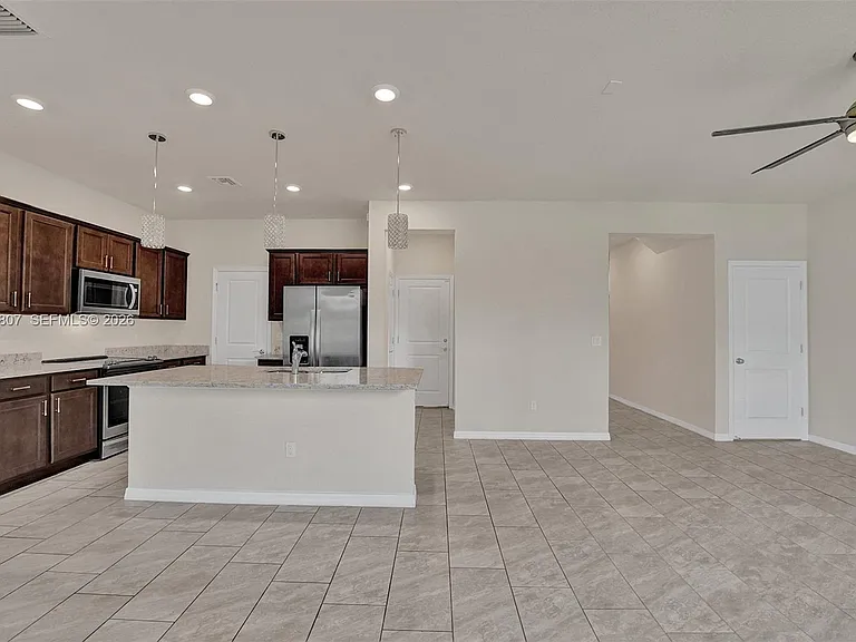 4764 Eucalyptus Dr — Photo 10
