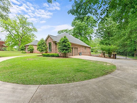 5th image of 120 Magnolia Cir