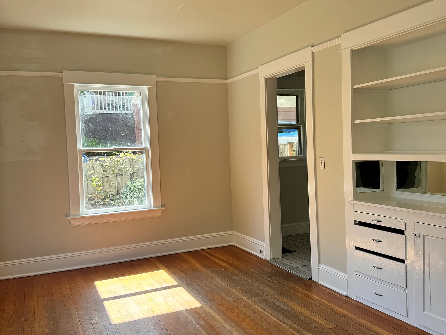 3 bed, 1600 sqft, $3,000 — Photo 2