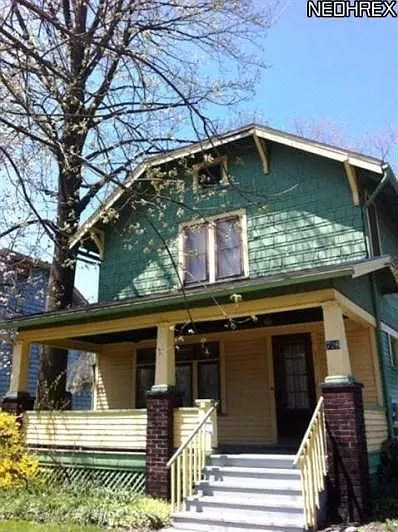 726 E Ave Se photo 1