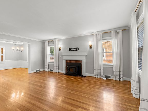 4th image of 241 Glendale Ave
