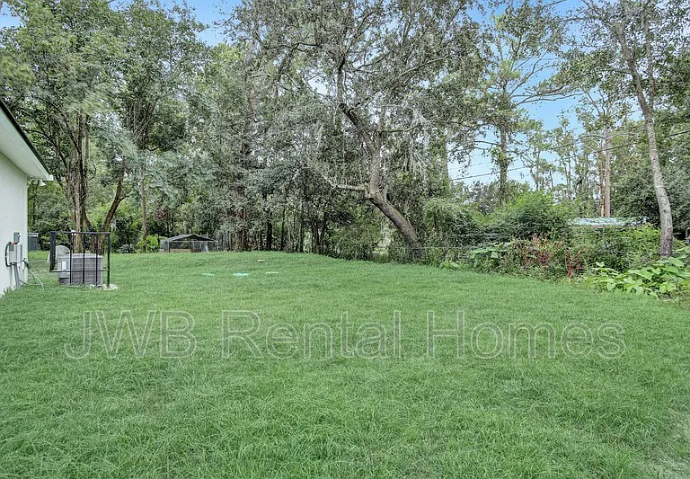 8008 W Railroad Ave — Photo 16