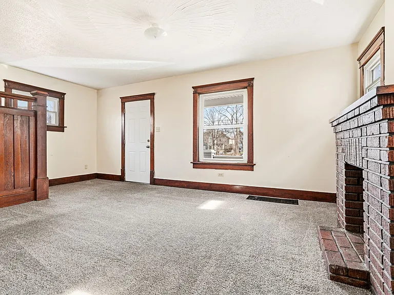 488 Alexander St — Photo 15