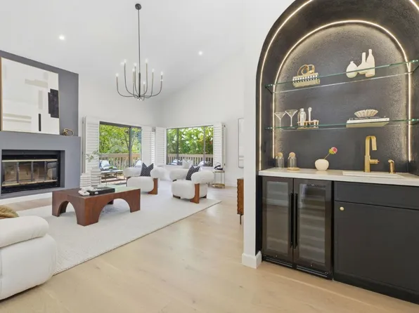1360 Trinity Dr, Menlo Park, CA 94025
