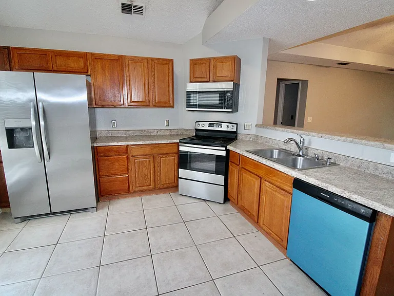 208 Woodbridge Rd — Photo 3