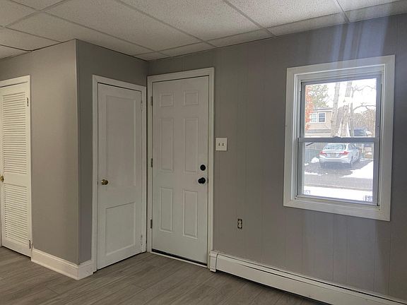 2nd image of 4-2117 New St #4