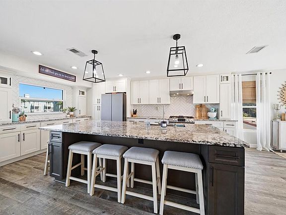 5th image of 300 6th Ave