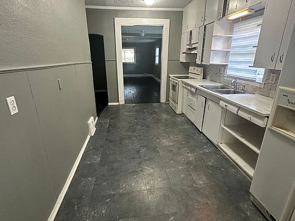 5th image of 1428 S Willow Ave