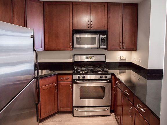 3rd image of 3900 N Pine Grove Ave APT 909