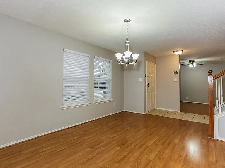 735 Cedarwood Dr — Photo 6