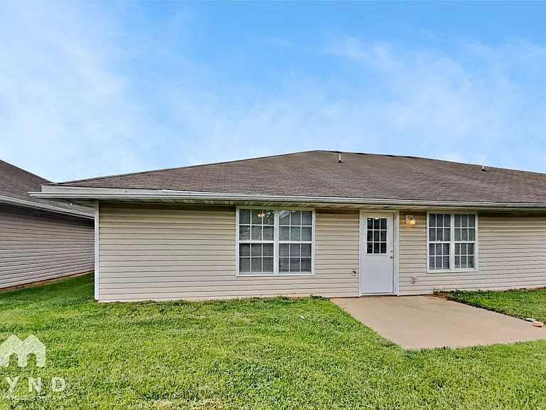 1130 S Clifton Ave — Photo 14