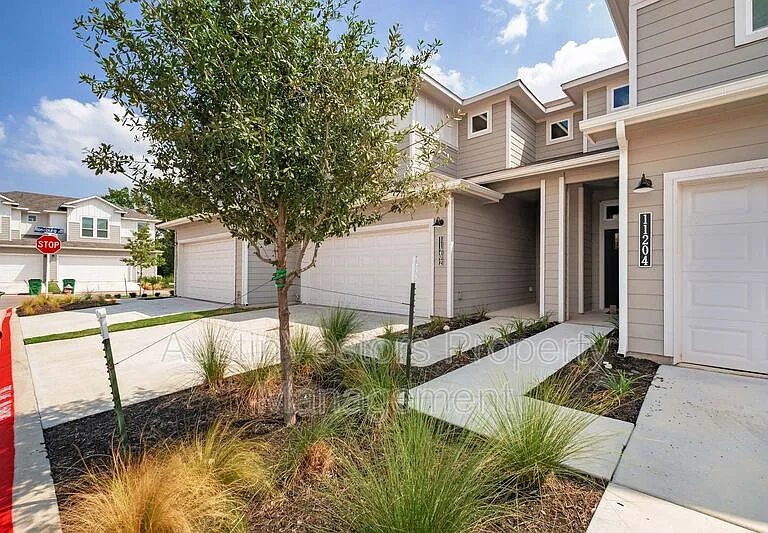 11202 Gadsen Ln #67 — Photo 4