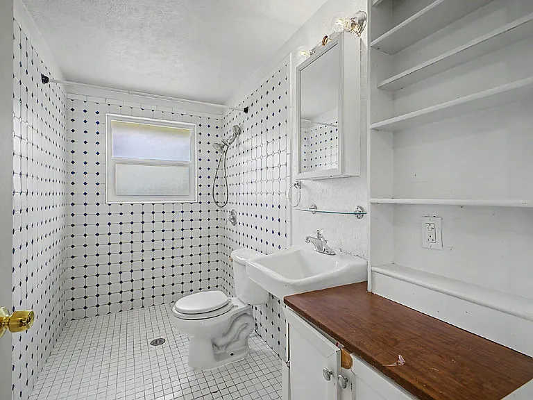 2519 Danbury Dr — Photo 16