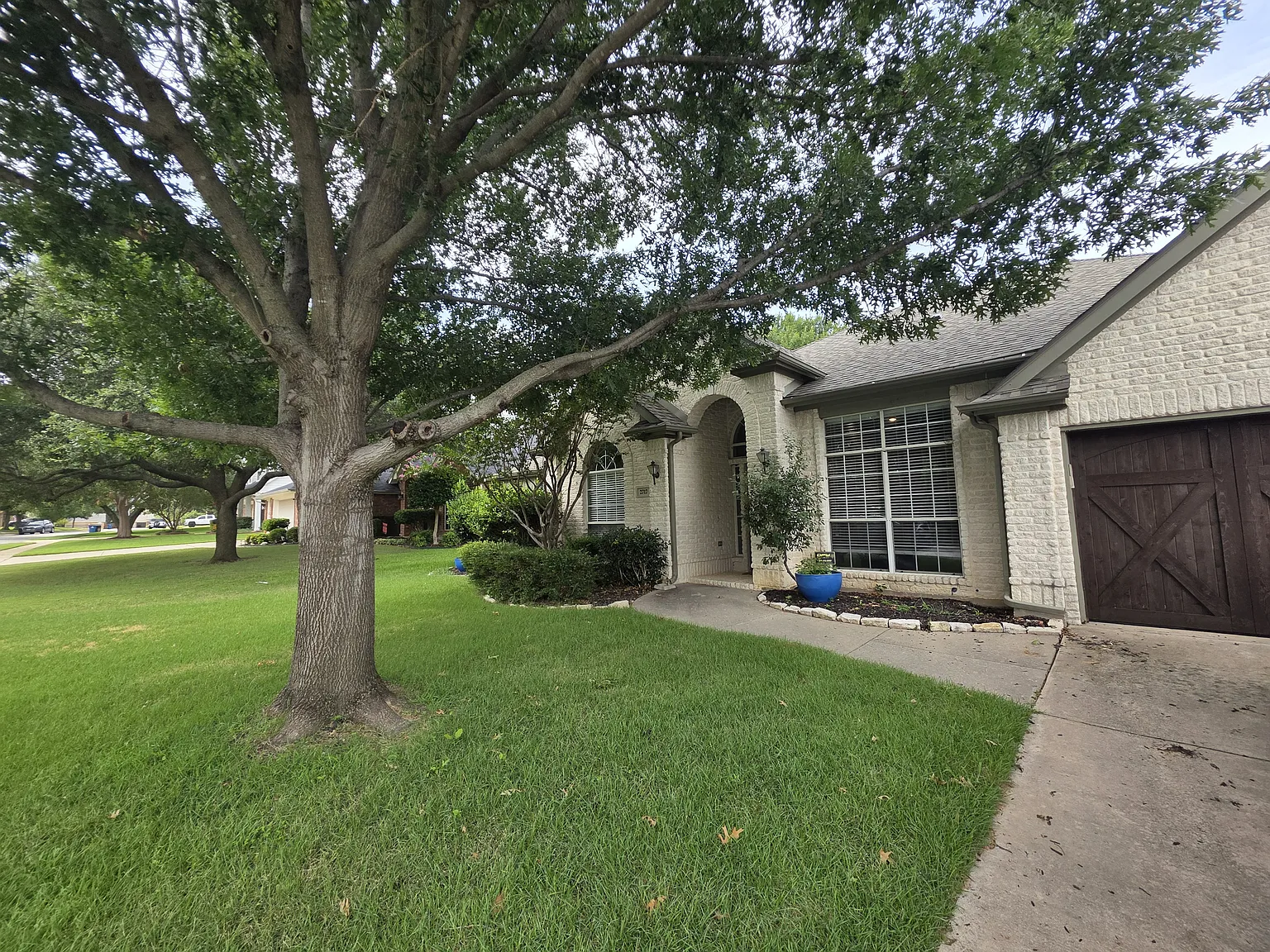 4 bed, 2502 sqft, $4,200 — Photo 3