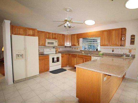 4th image of 474 Champagne Cir