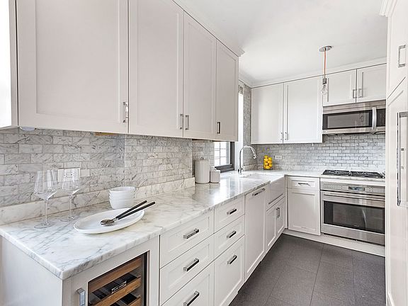 2nd image of 200 E 90th St APT 21BC