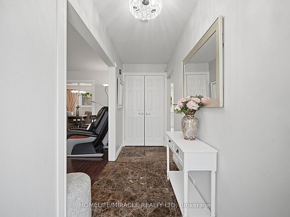 5th image of 25 Furness Cres
