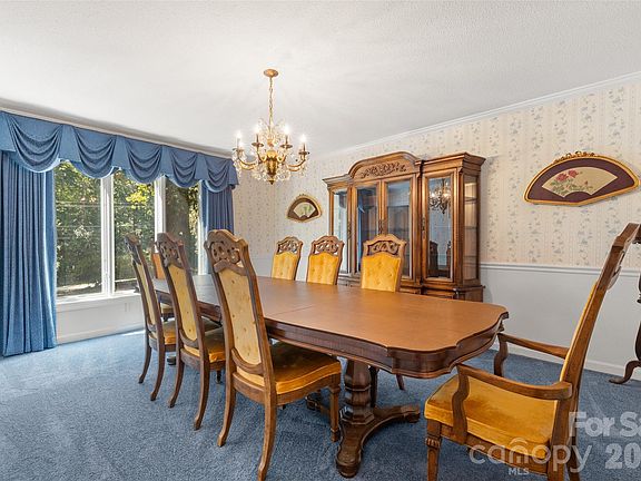 5th image of 600 Fairway Dr